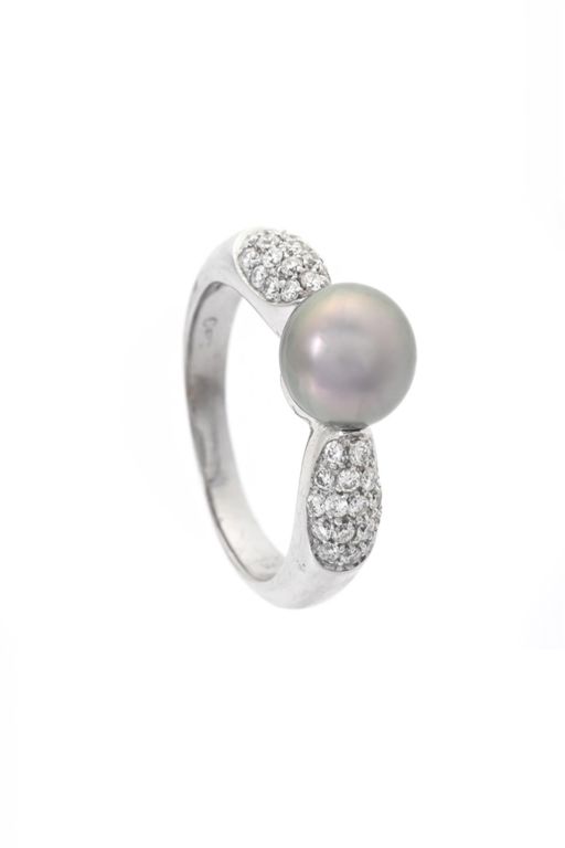 18k Gold Pearl and Diamond Ring