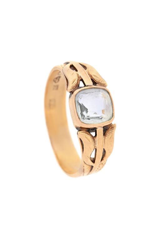 18k Gold Aquamarine Ring