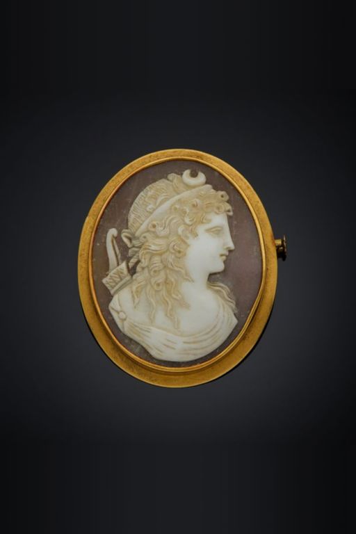18k Gold Cameo Brooch
