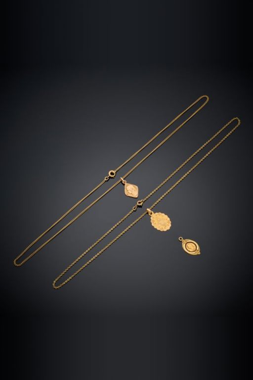 18k Gold Pendant and Chain Set