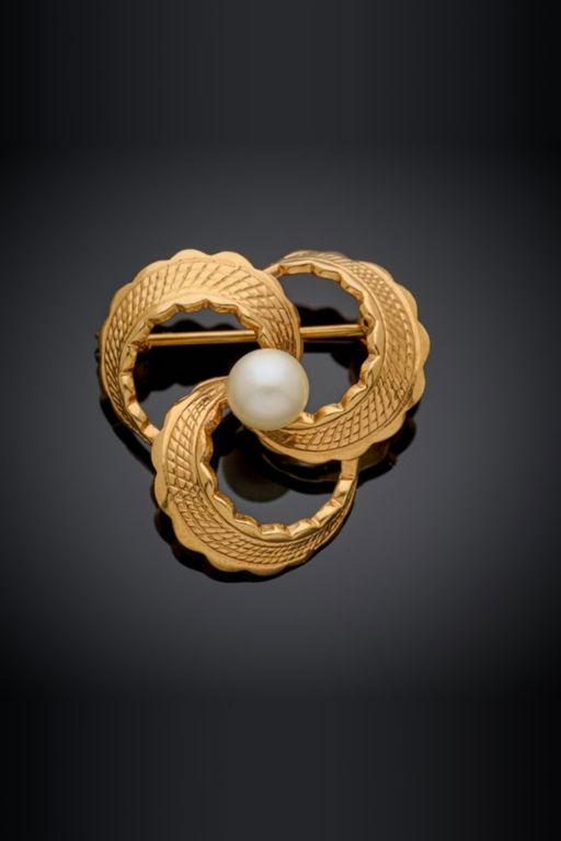 18k Gold Pearl Brooch
