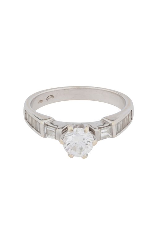 18k White Gold Diamond Ring
