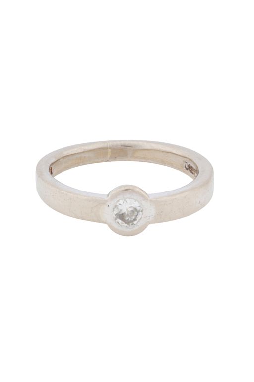18k White Gold Diamond Solitaire Ring