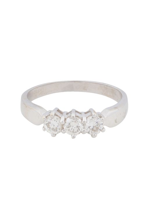 18k White Gold Diamond Ring