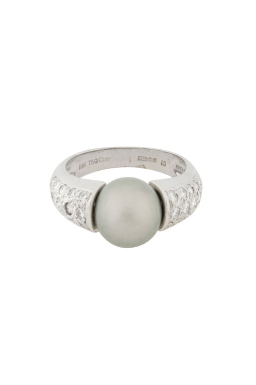 18k White Gold Pearl and Diamond Ring