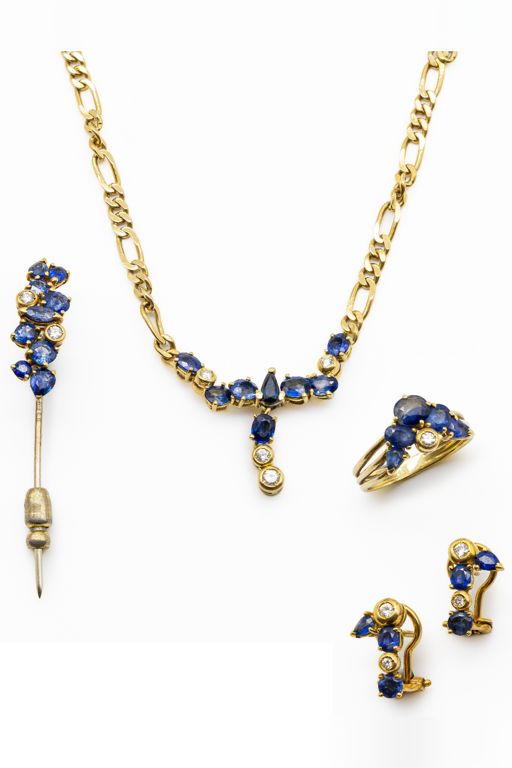 18k Yellow Gold Sapphire and Diamond Jewelry Set