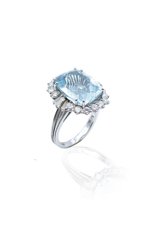 18k White Gold Aquamarine and Diamond Ring