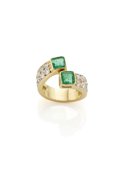 18k Yellow Gold Emerald and Diamond Contrarié Ring