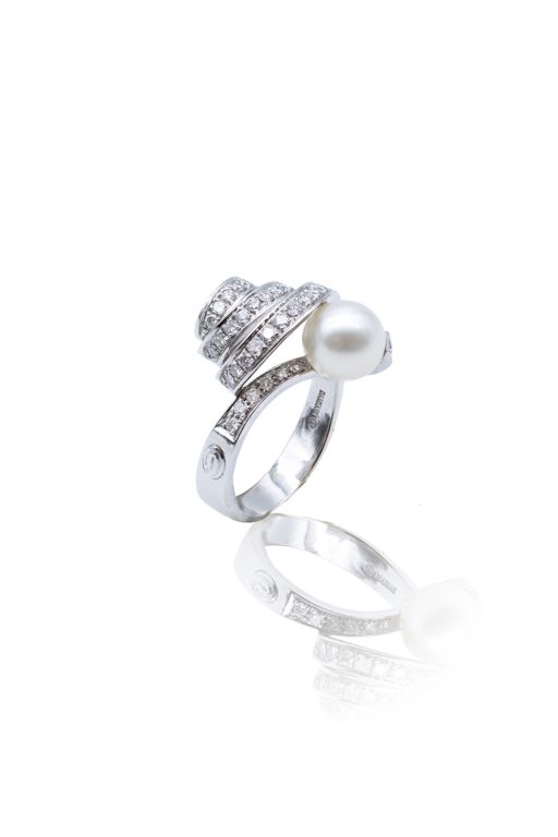 18k White Gold Pearl and Diamond Ring