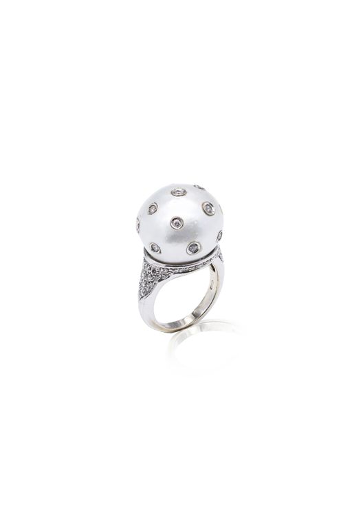 18k White Gold Pearl and Diamond Ring