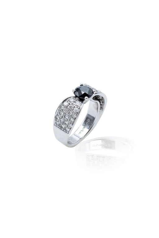 18k White Gold Diamond Ring