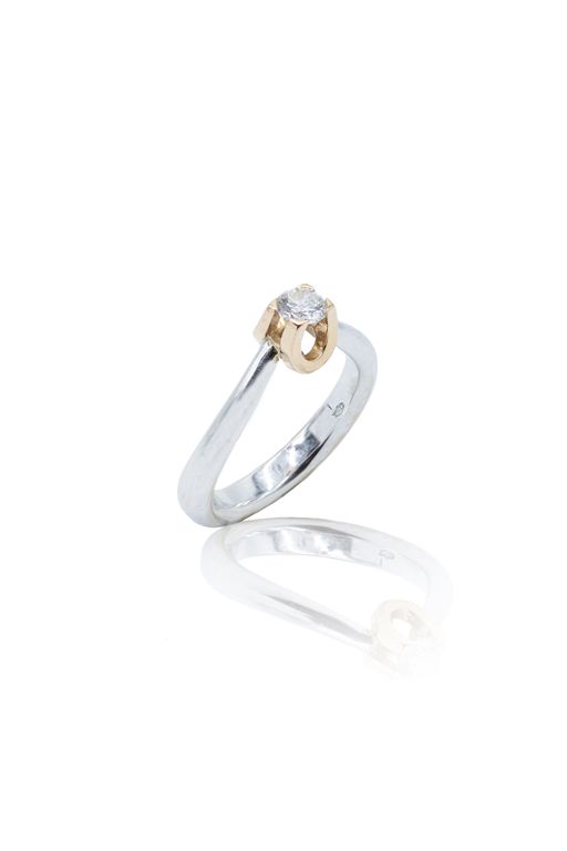 18k White and Yellow Gold Diamond Solitaire Ring