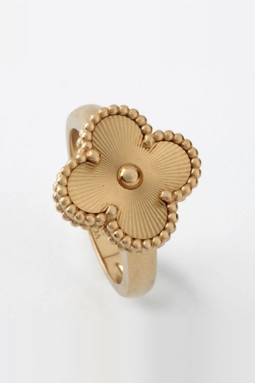 18k Yellow Gold Clover Ring