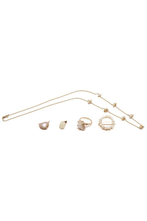 Yellow Gold Pearl Jewelry Set