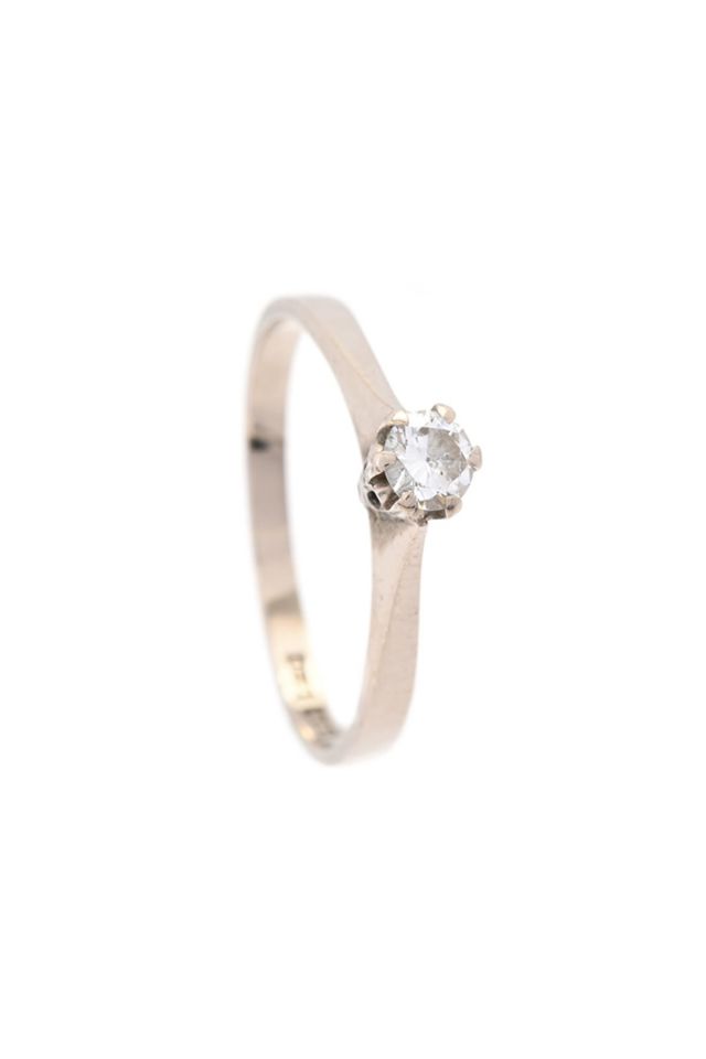18k Gold Diamond Solitaire Ring