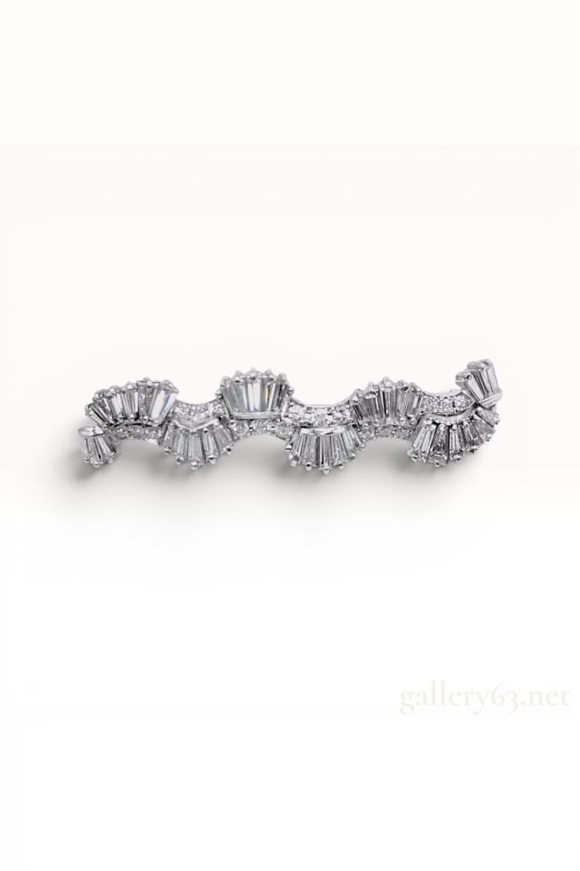 14k White Gold Diamond Wavy Ribbon Brooch