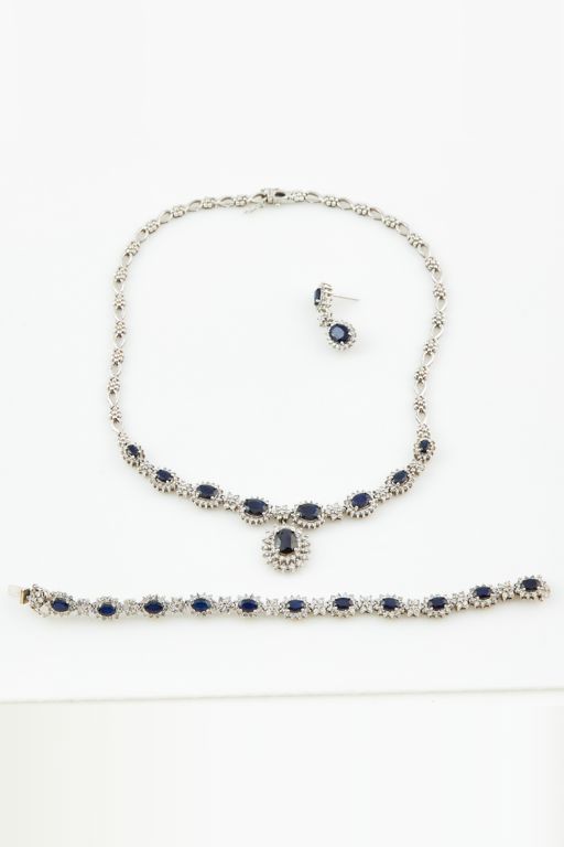 18k Gold Necklace, Bracelet and Earring