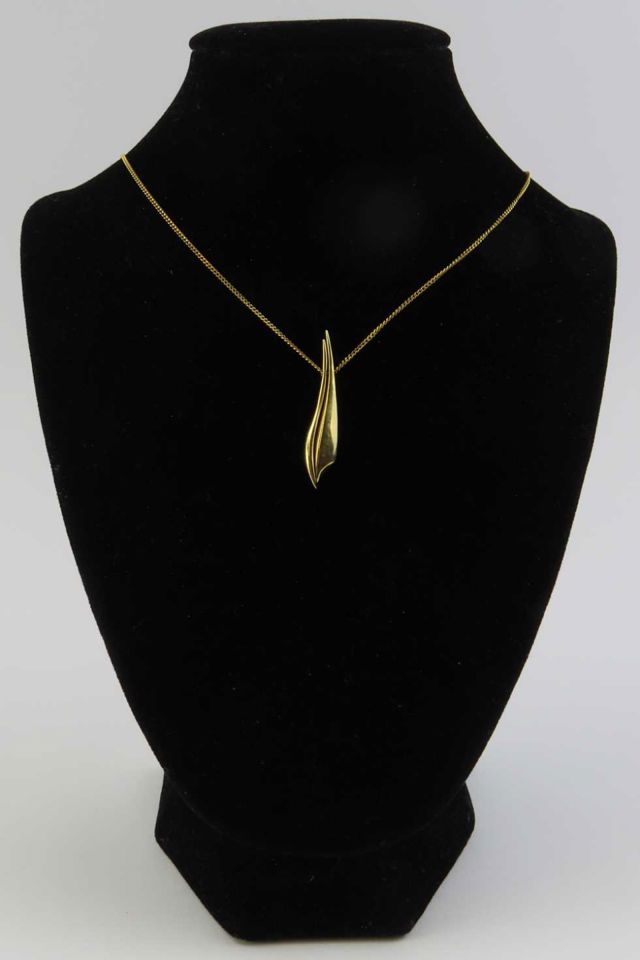 18k Yellow Gold Pendant Necklace