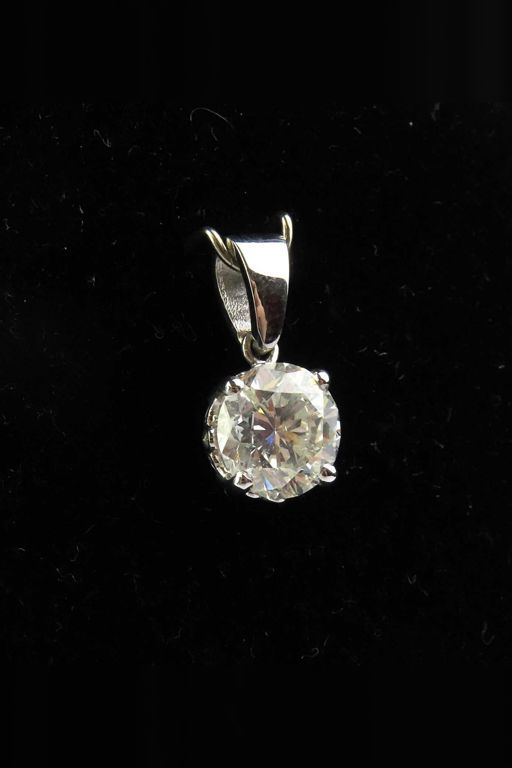 18k White Gold Diamond Solitaire Pendant