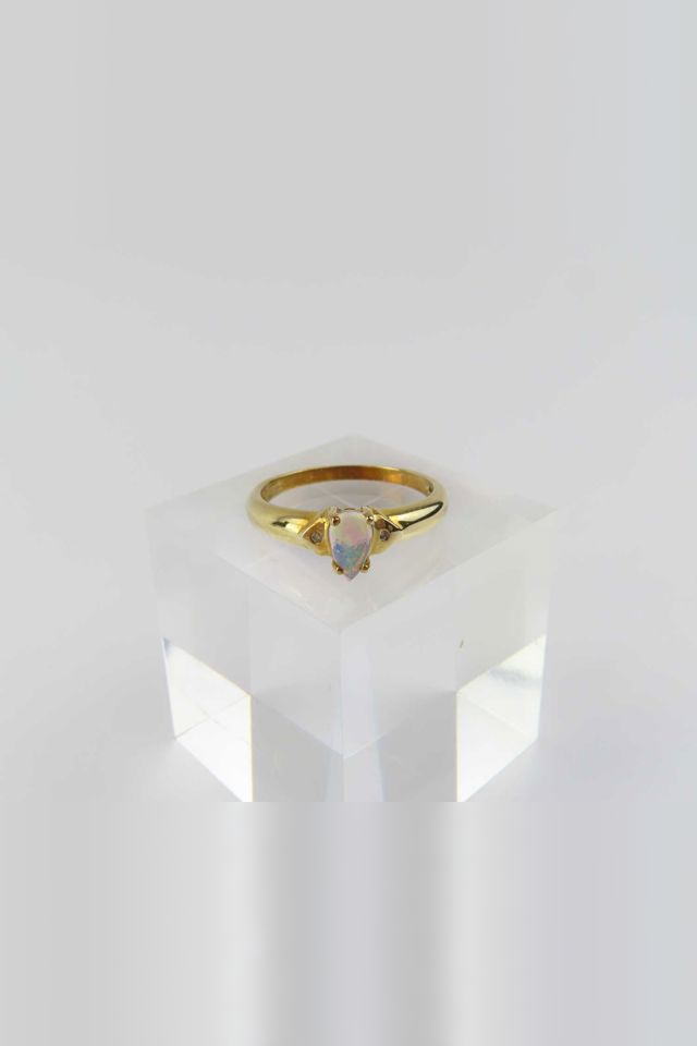 Four 9k and 18k Gold Gemstone Rings