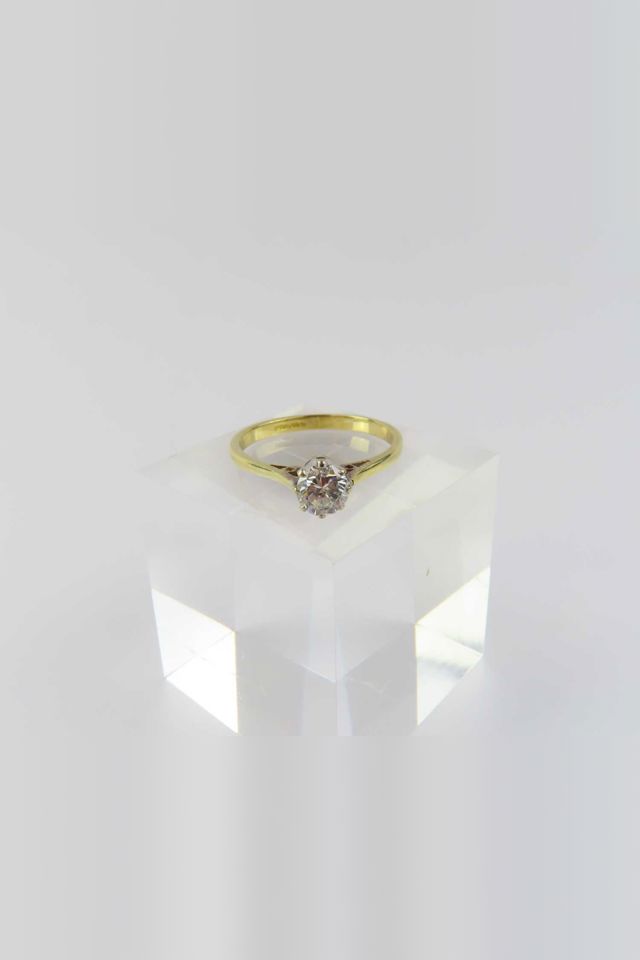 18k Gold Diamond Solitaire Ring