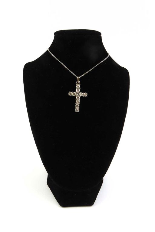 18k White Gold Diamond Cross Pendant Necklace