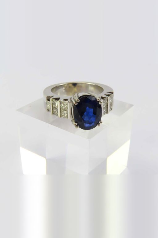 18-22k White Gold Sapphire and Diamond Ring