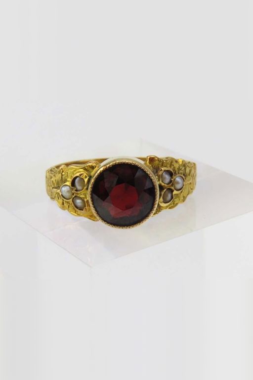 18k Yellow Gold Garnet and Pearl Ring