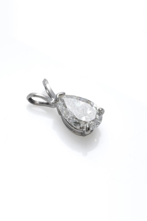 18k White Gold Synthetic Diamond Solitaire Pendant