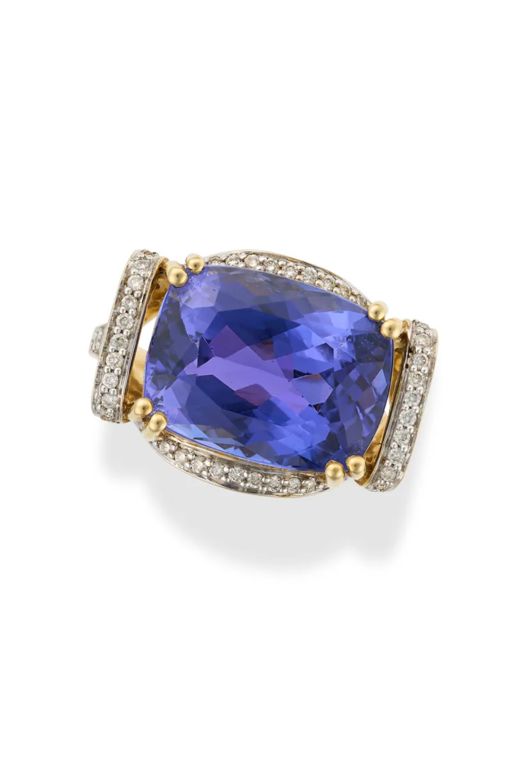 18k Gold Tanzanite and Diamond Ring