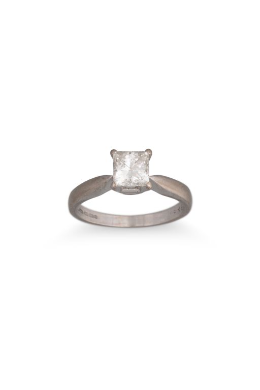 18k White Gold Diamond Solitaire Ring