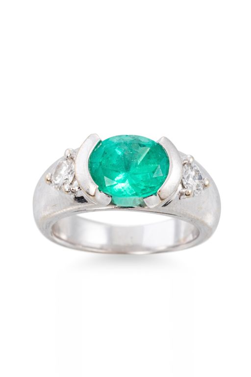 18k White Gold Emerald and Diamond Ring