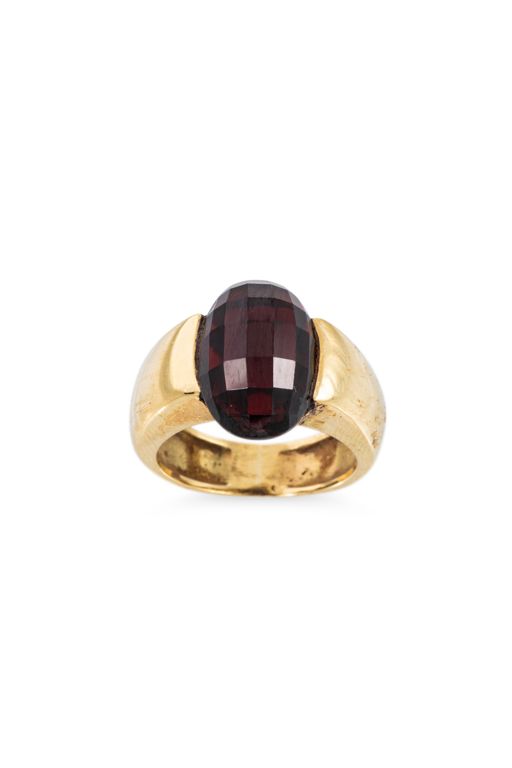 18k Yellow Gold Garnet Ring