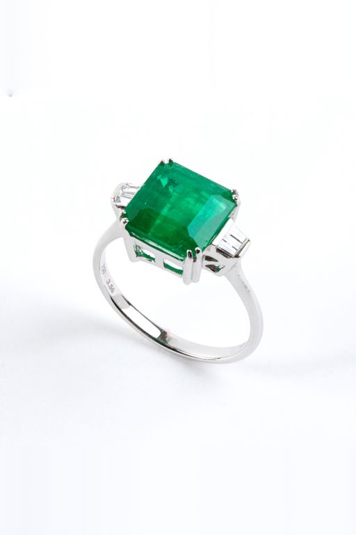 18k Gold Emerald and Diamond Ring