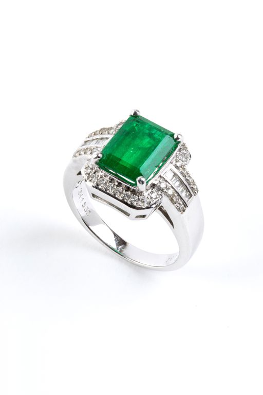 18k Gold Emerald and Diamond Ring