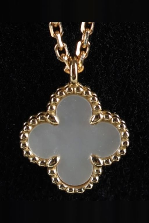 18k Gold Pendant Necklace