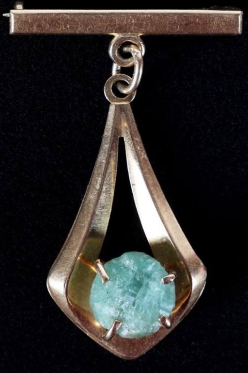 18k Gold Jade Brooch