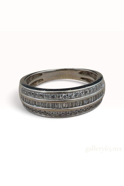 10k White Gold Diamond Ring