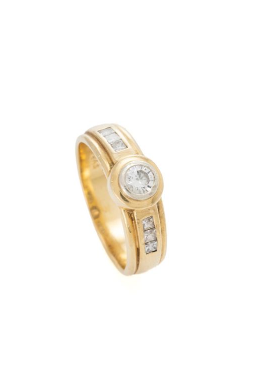 18k Yellow Gold Diamond Ring