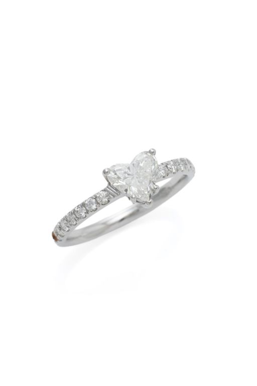 18k White Gold Heart Diamond Ring