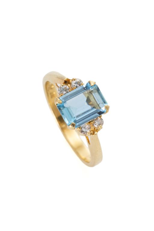 18k Yellow Gold Aquamarine and Diamond Ring