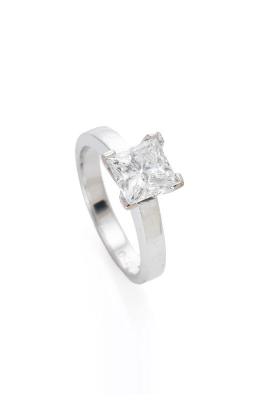 18k White Gold Diamond Solitaire Ring
