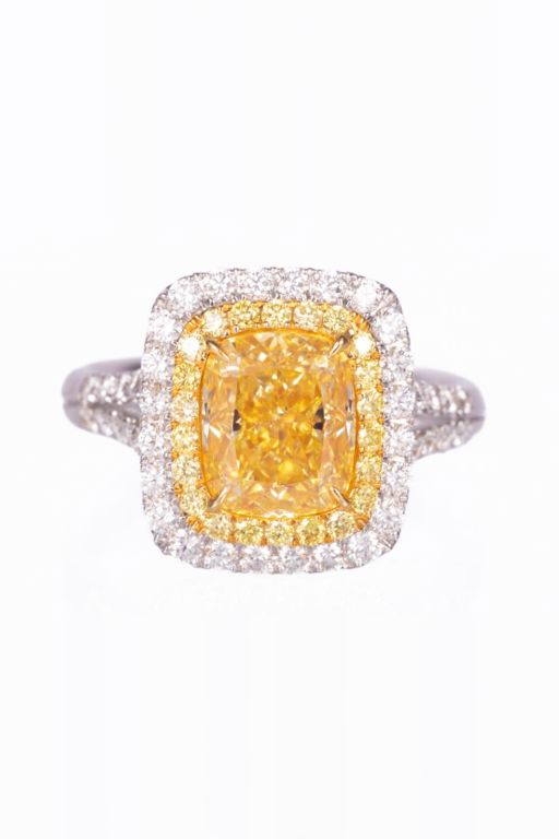 18k White and Yellow Gold Diamond Ring