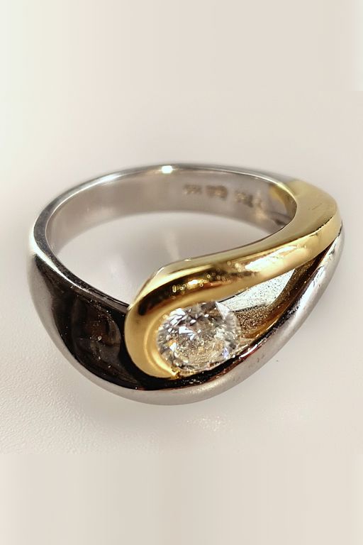 18k White and Yellow Gold Diamond Solitaire Ring