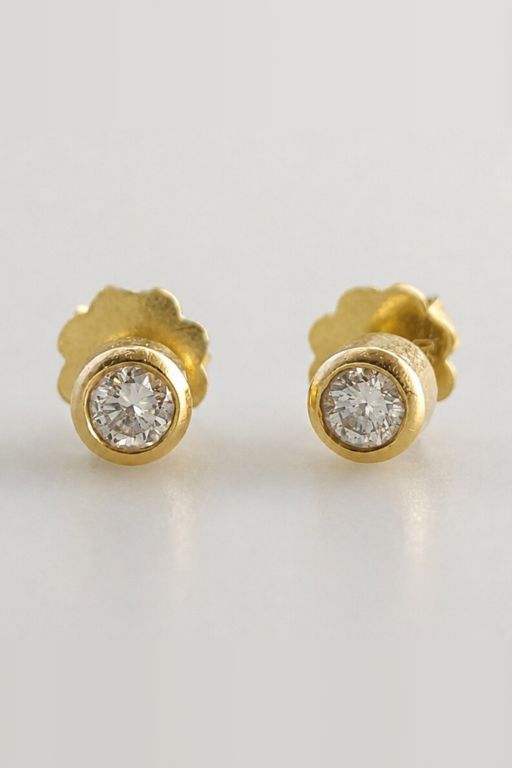 18k Yellow Gold Diamond Stud Earrings