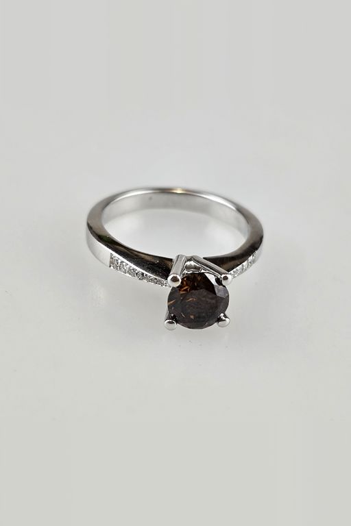 18k White Gold Diamond Ring