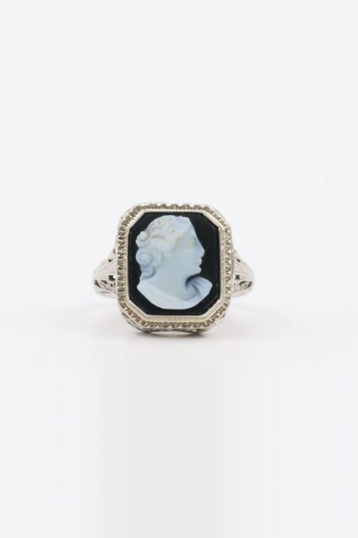 18k Gold Shell and Hardstone Ring