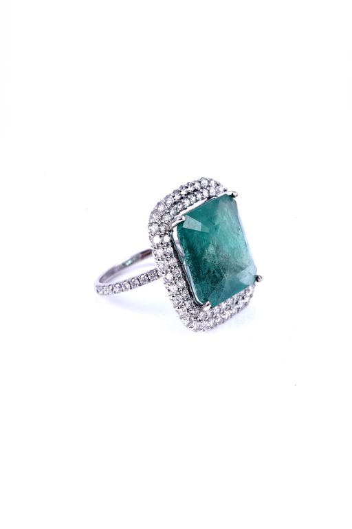 18k White Gold Emerald and Diamond Ring