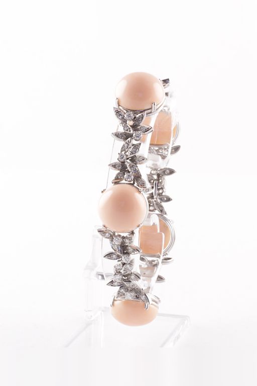 18k Gold Coral and Diamond Bracelet