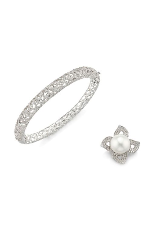 18k Gold Pearl and Diamond Jewelry Set